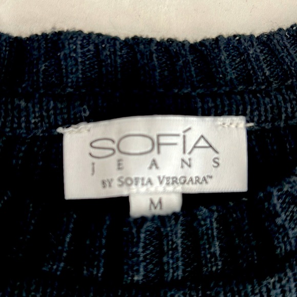 Women’s black sweater. - Picture 6 of 6